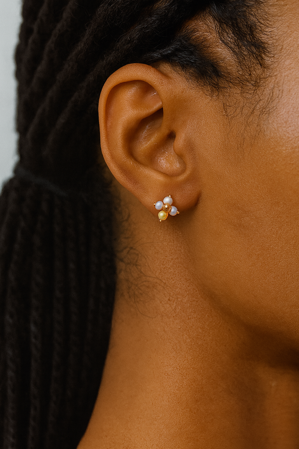 Sea earrings - gold studs w pearls