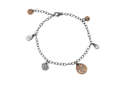 TÁKN / SYMBOLS - Bracelet on fine silver chain