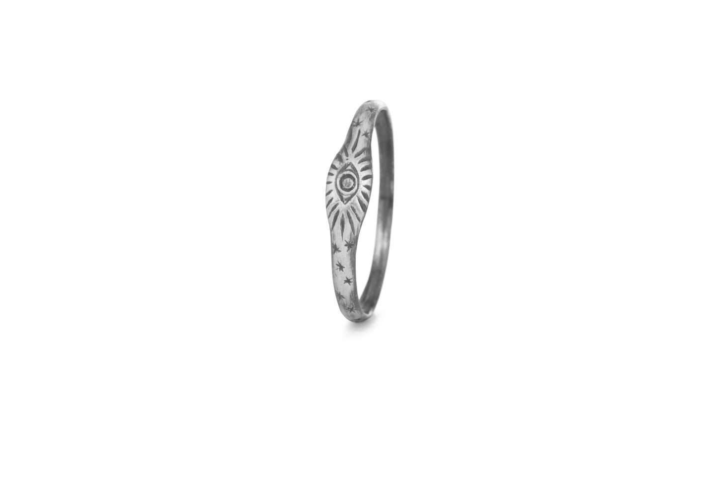 TÁKN / SYMBOLS - Ring. Thin silver ring with eye
