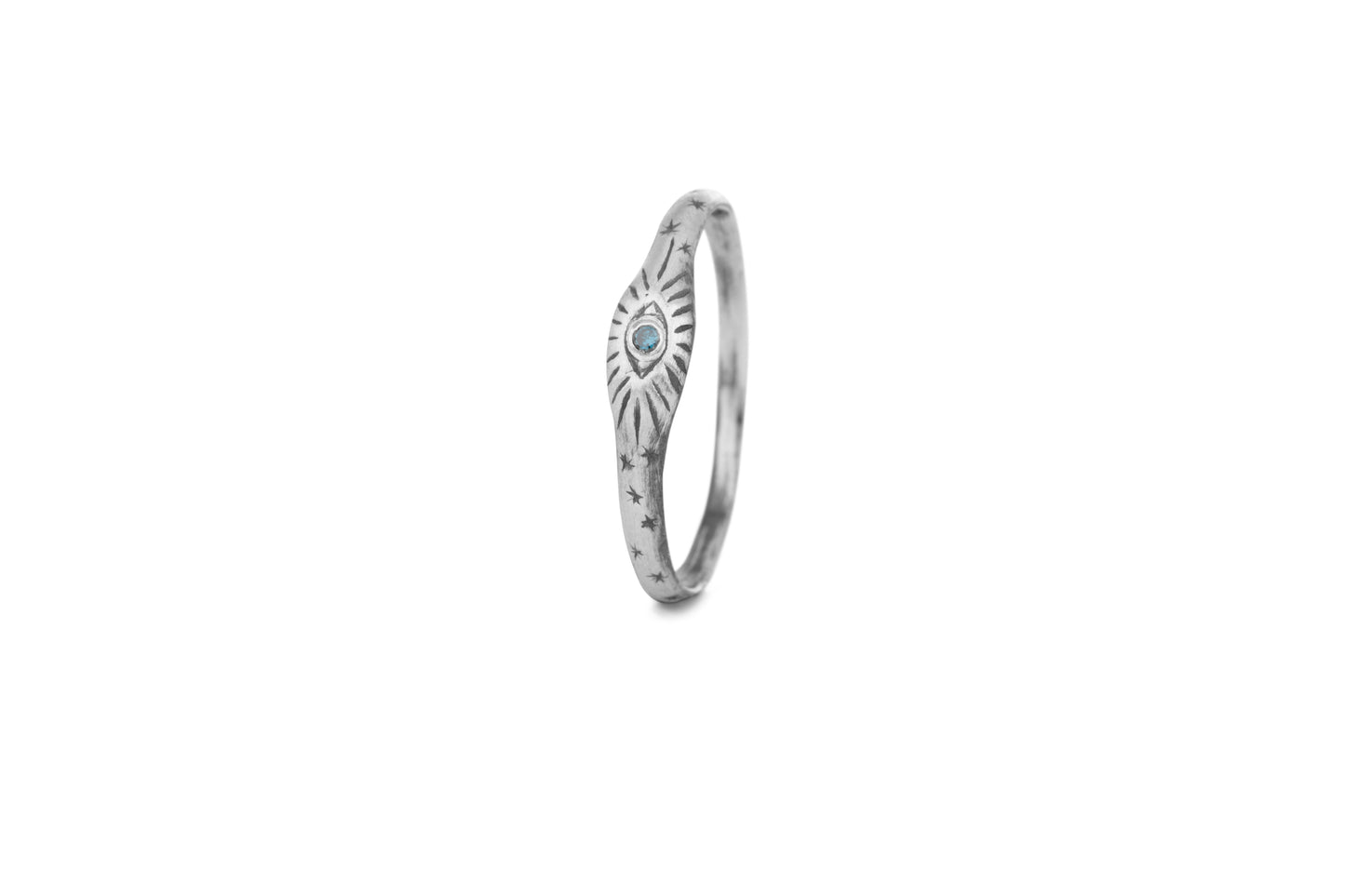 TÁKN / SYMBOLS - Ring. Thin silver ring with eye
