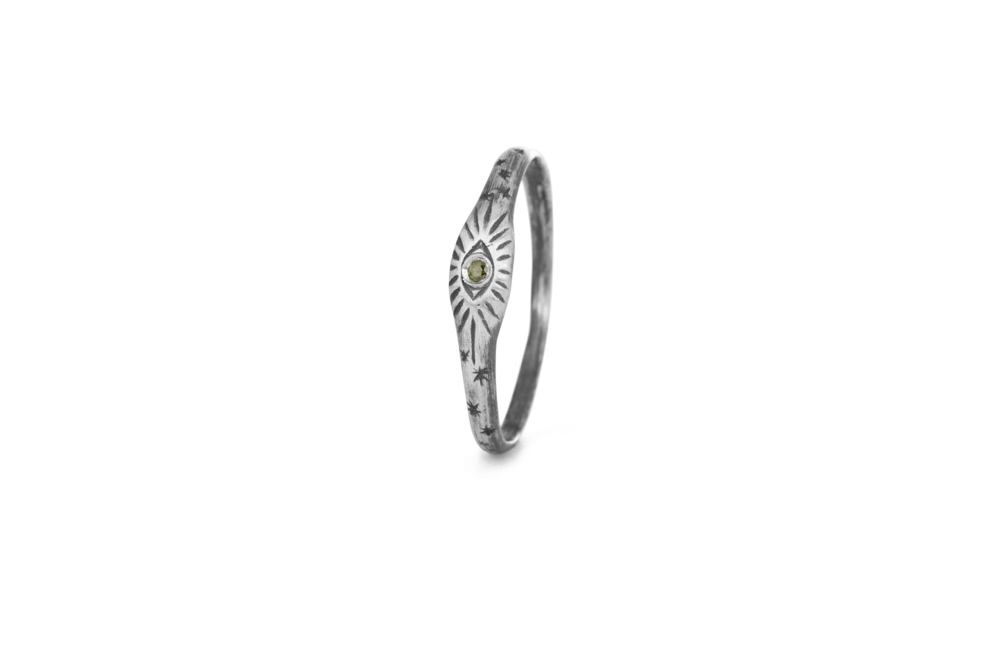 TÁKN / SYMBOLS - Ring. Thin silver ring with eye