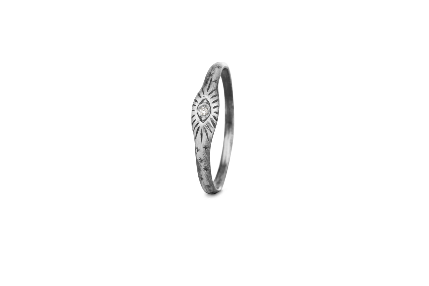 TÁKN / SYMBOLS - Ring. Thin silver ring with eye