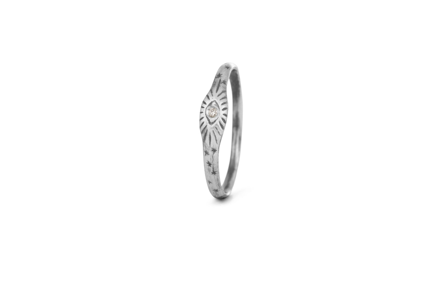 TÁKN / SYMBOLS - Ring. Thin silver ring with eye