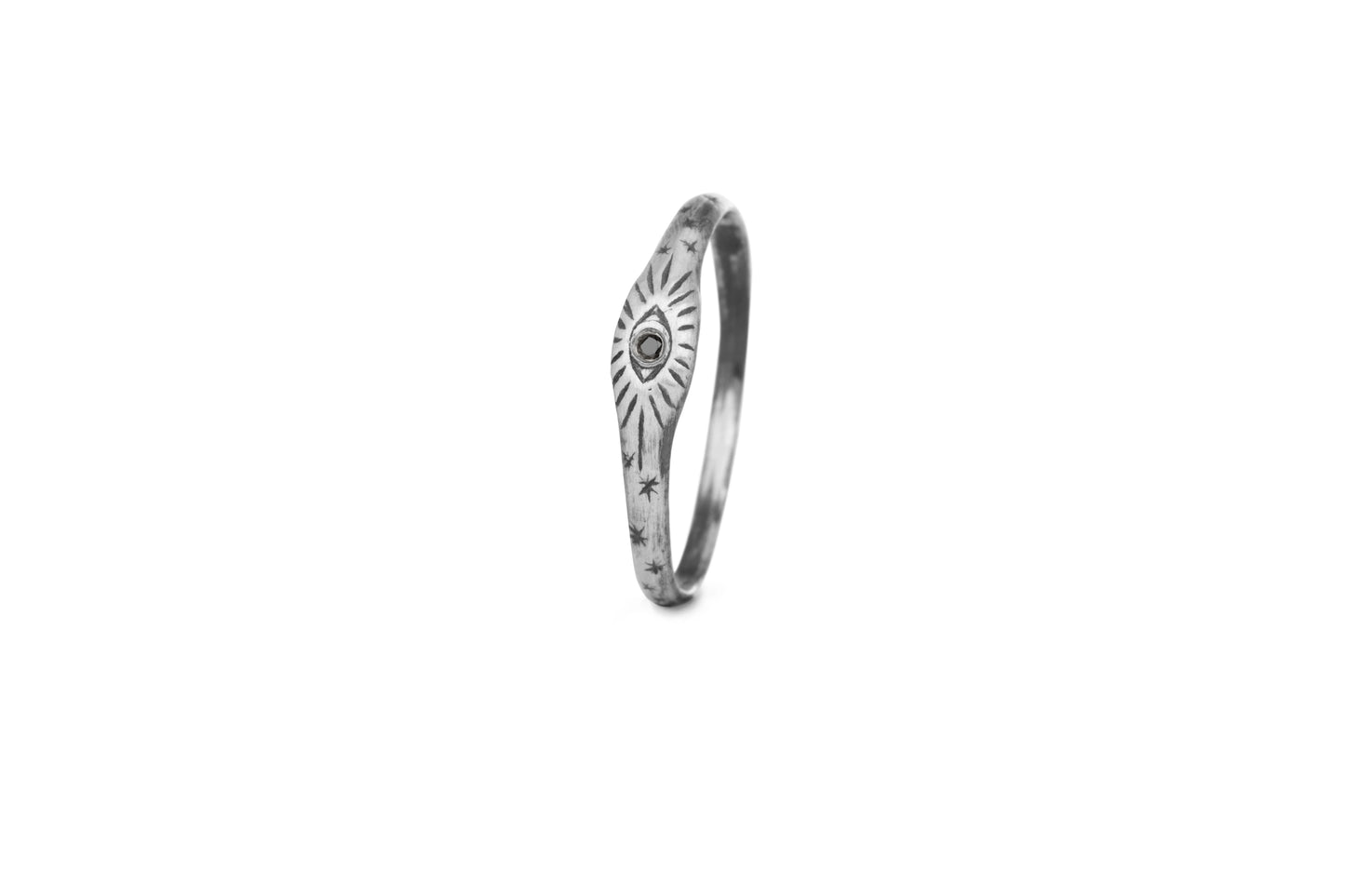 TÁKN / SYMBOLS - Ring. Thin silver ring with eye
