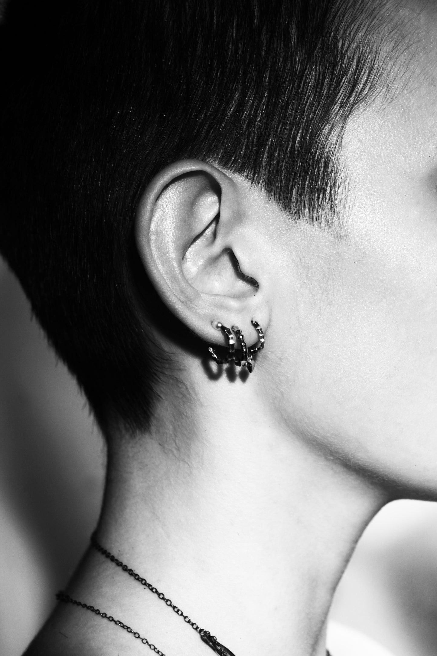 Milagros - earrings -small bronze spine with pearl