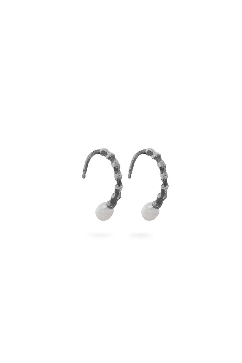 Milagros - earrings - small silver spine with pearls